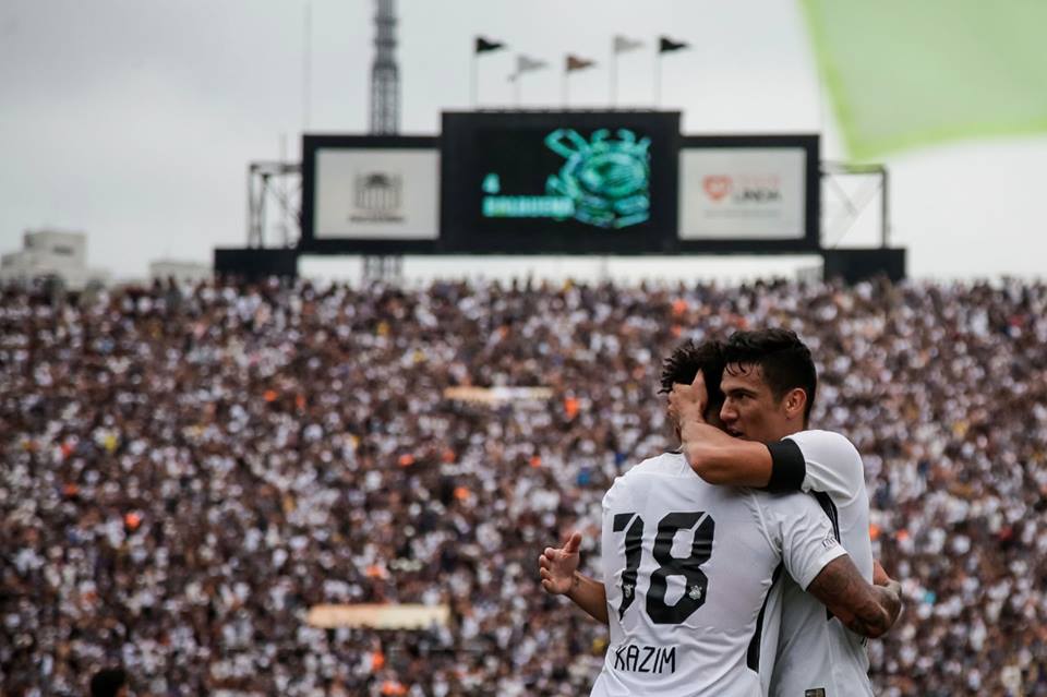 Corinthians bateu São Paulo no Pacaembu por dois a um